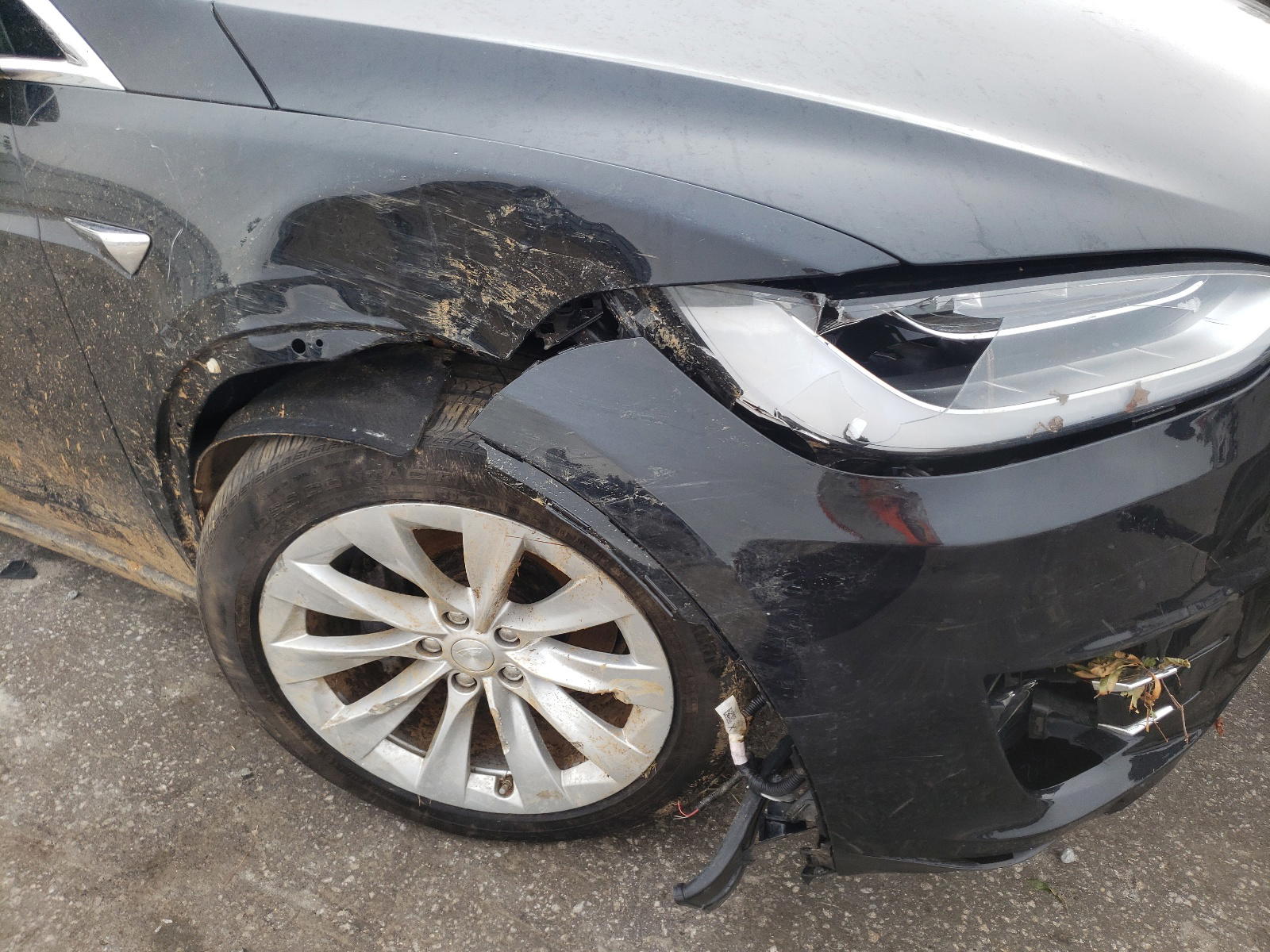 Photo 10 from auction – 2017 TESLA MODEL X with VIN 5YJXCDE2XHF053924