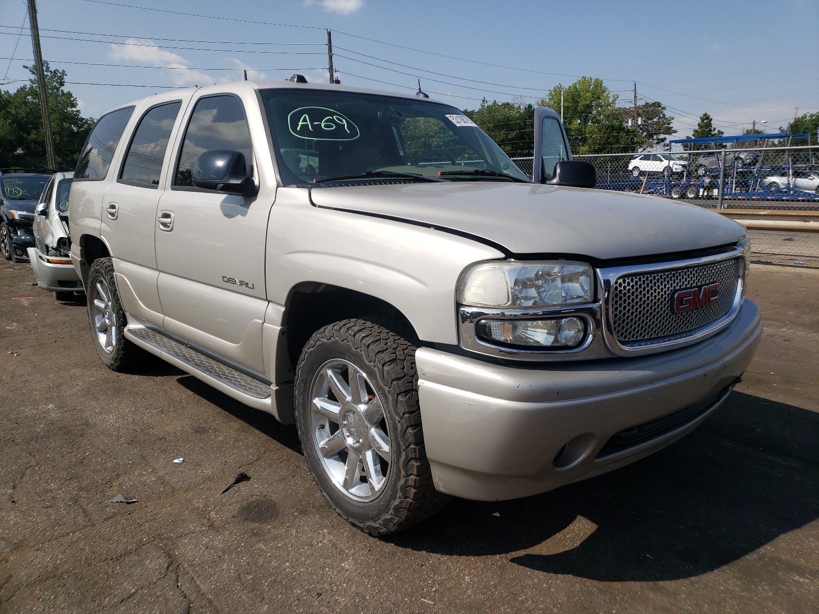 GMC YUKON DENA 2004 with VIN 1GKEK63U34J254145 - Photo from auction