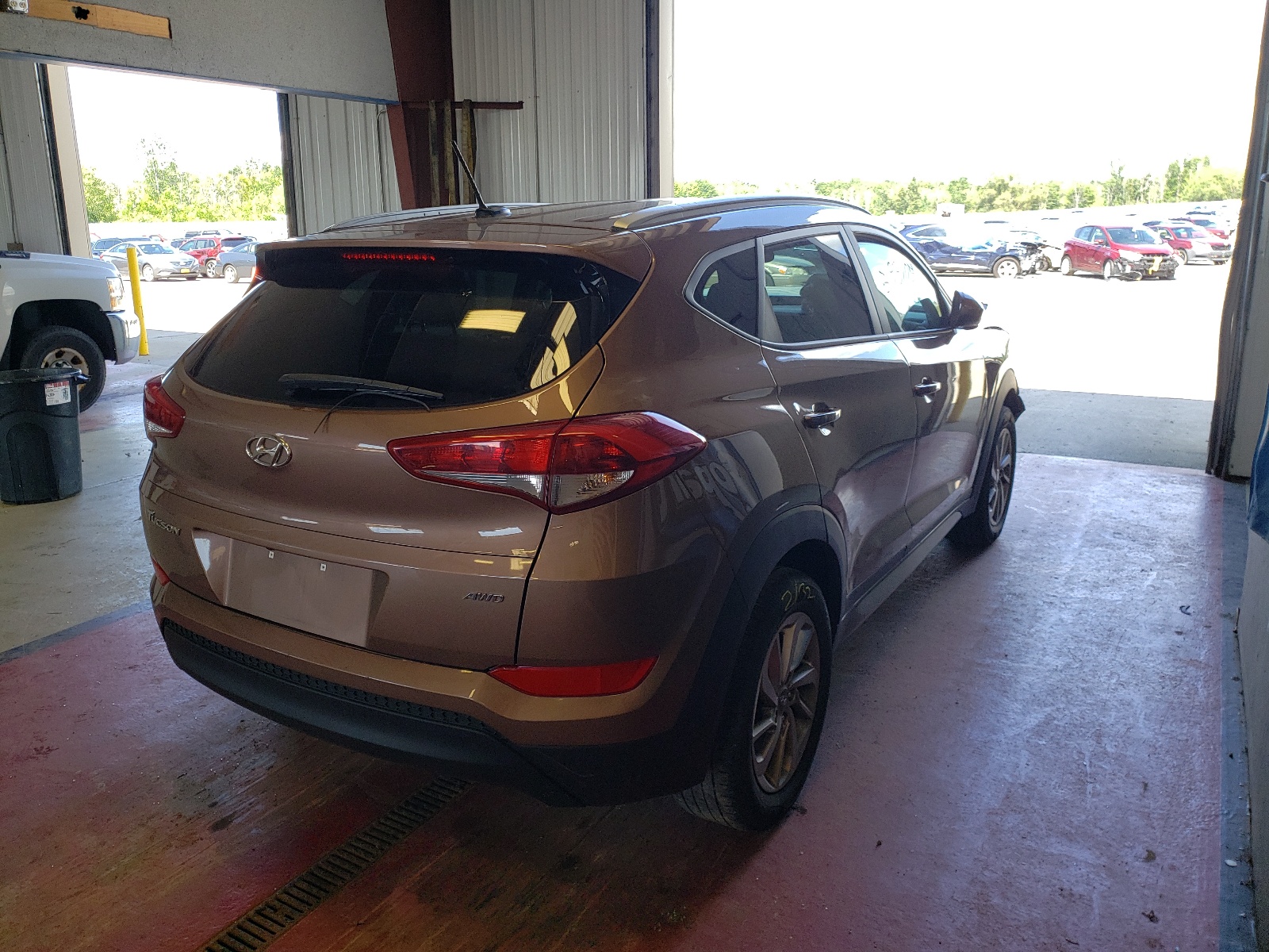 Photo 4 from auction – 2017 HYUNDAI TUCSON LIM with VIN KM8J3CA44HU278690