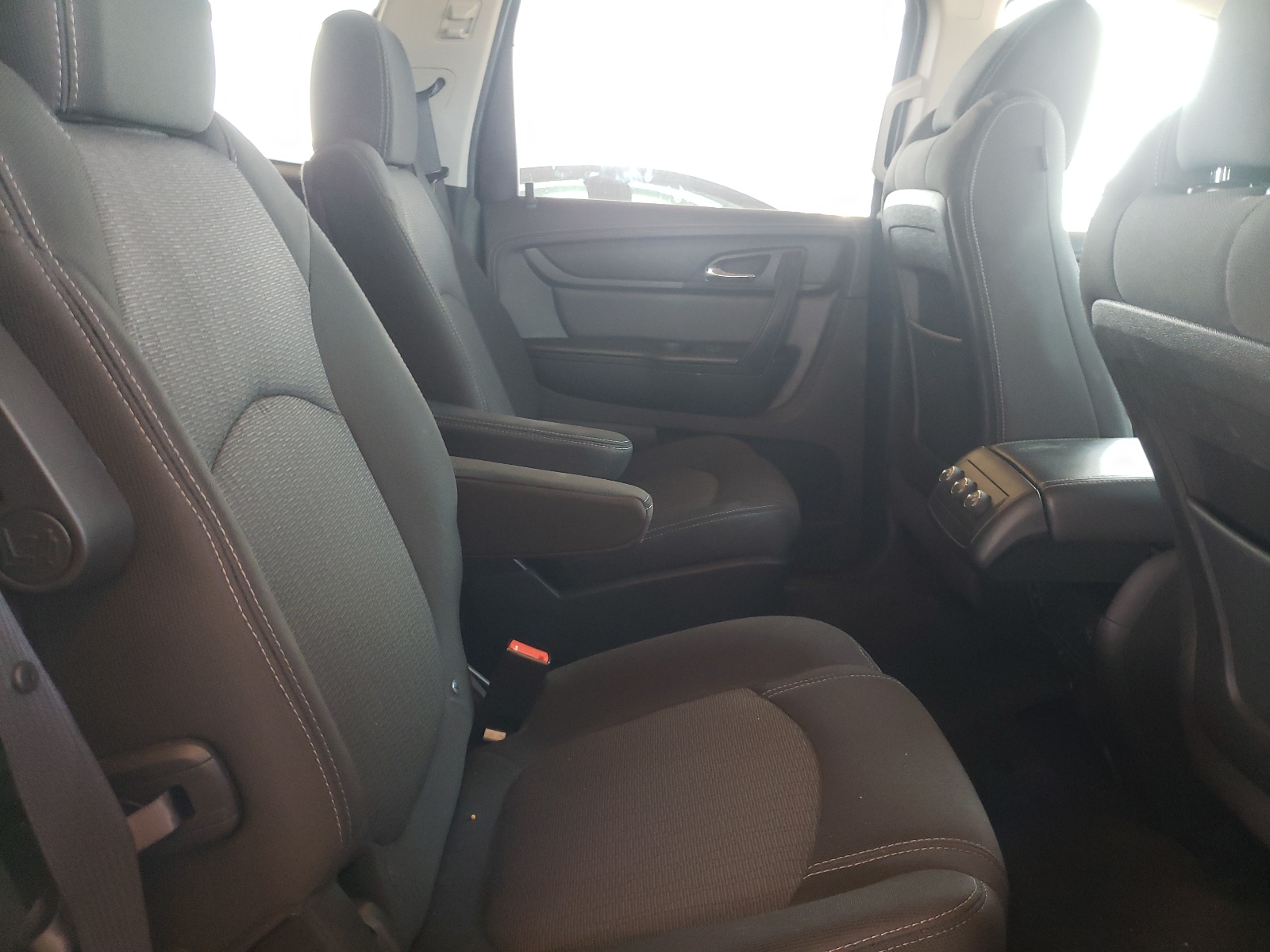 Photo 6 from auction – 2017 CHEVROLET TRAVERSE L with VIN 1GNKRGKD8HJ228817