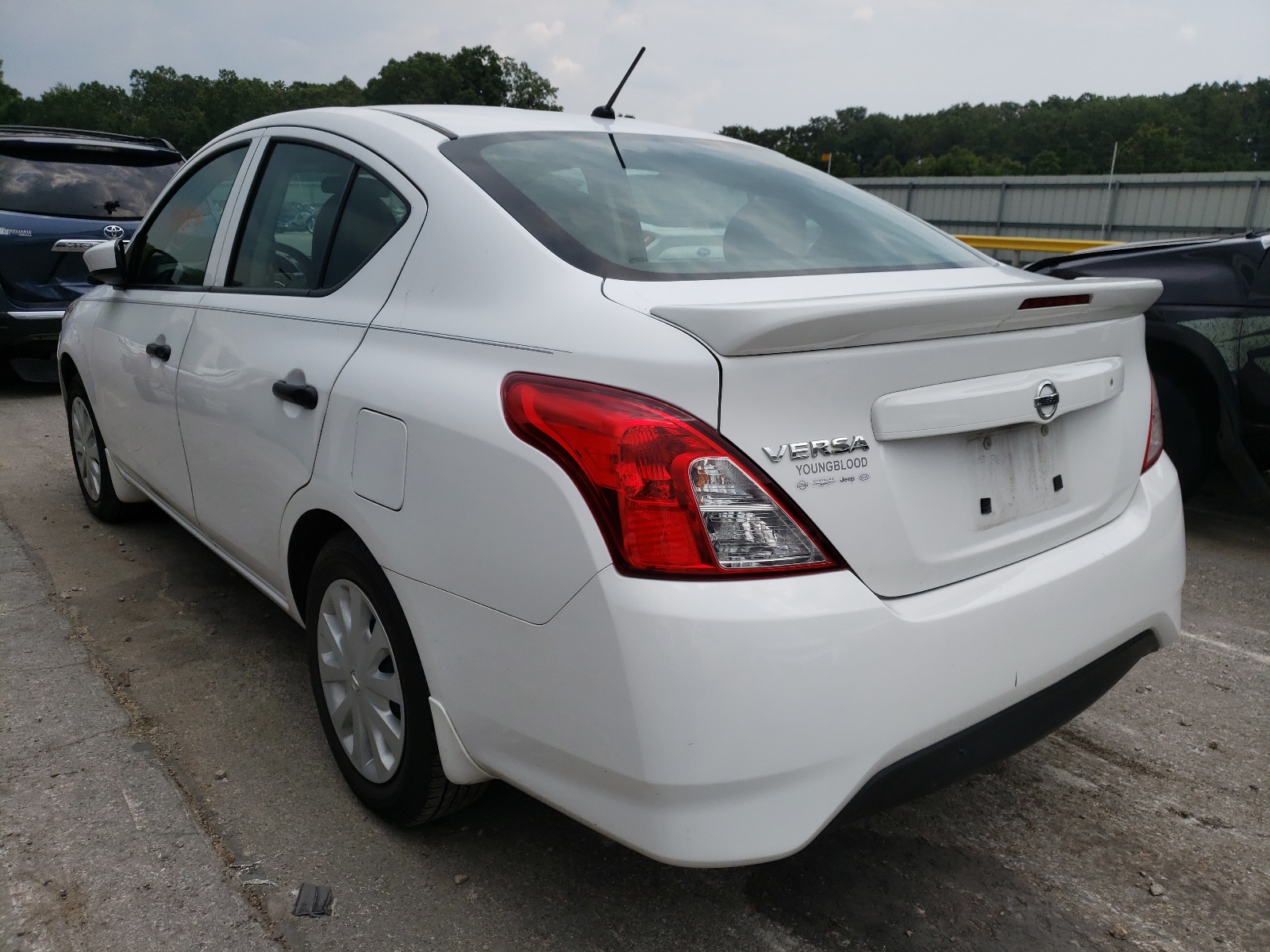 Photo 3 from auction – 2017 NISSAN VERSA S with VIN 3N1CN7APXHL870813