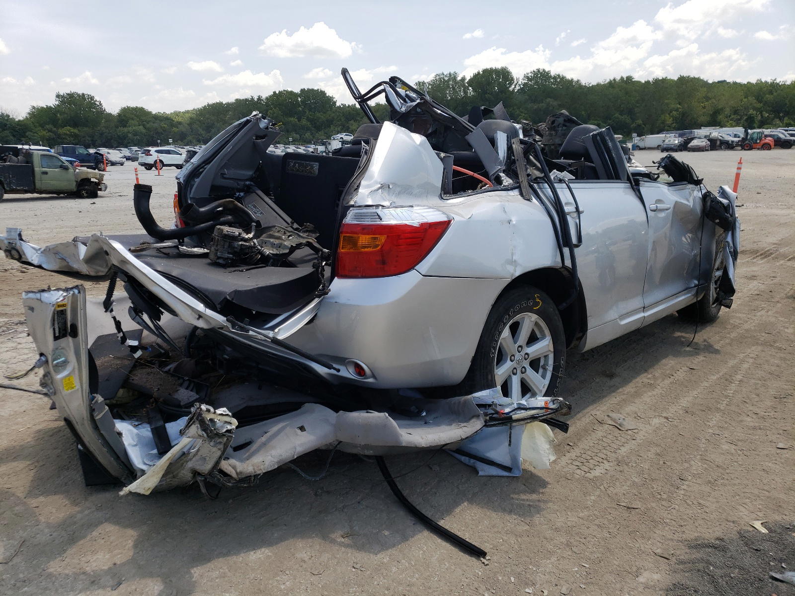 Photo 4 from auction – 2010 TOYOTA HIGHLANDER with VIN 5TDJK3EH5AS012500