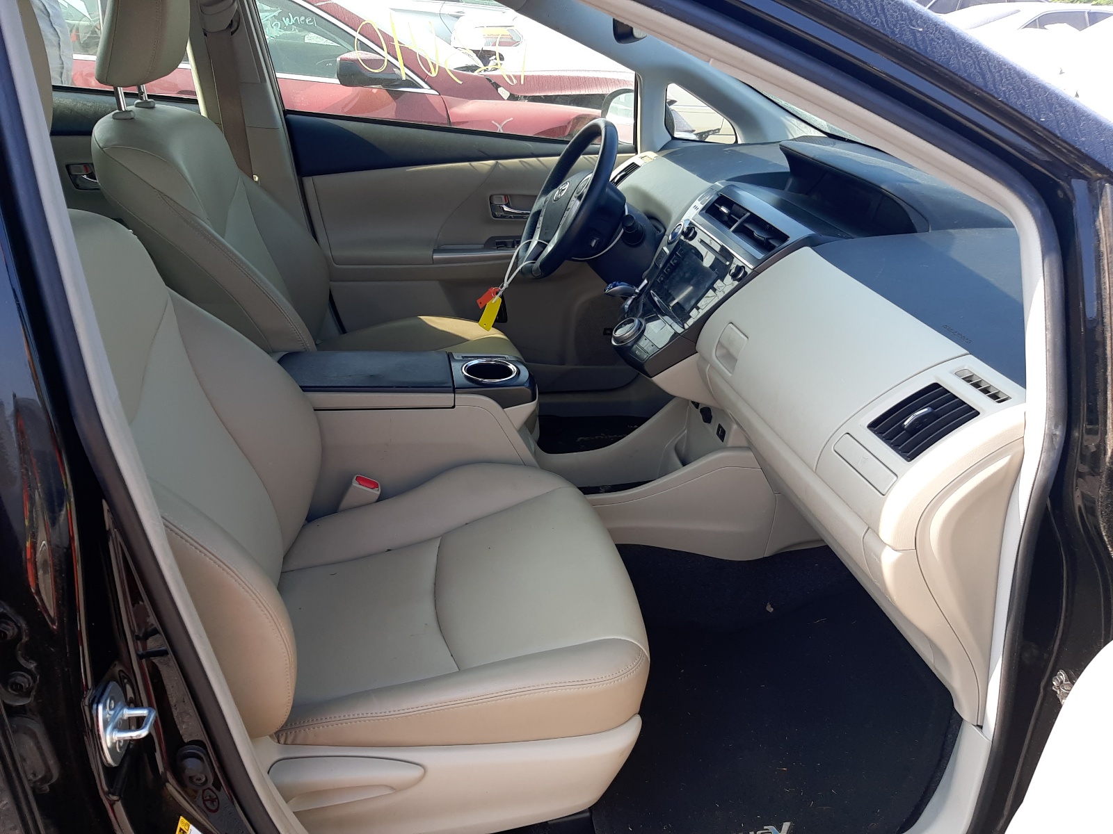 Photo 5 from auction – 2016 TOYOTA PRIUS V with VIN JTDZN3EU4GJ043119