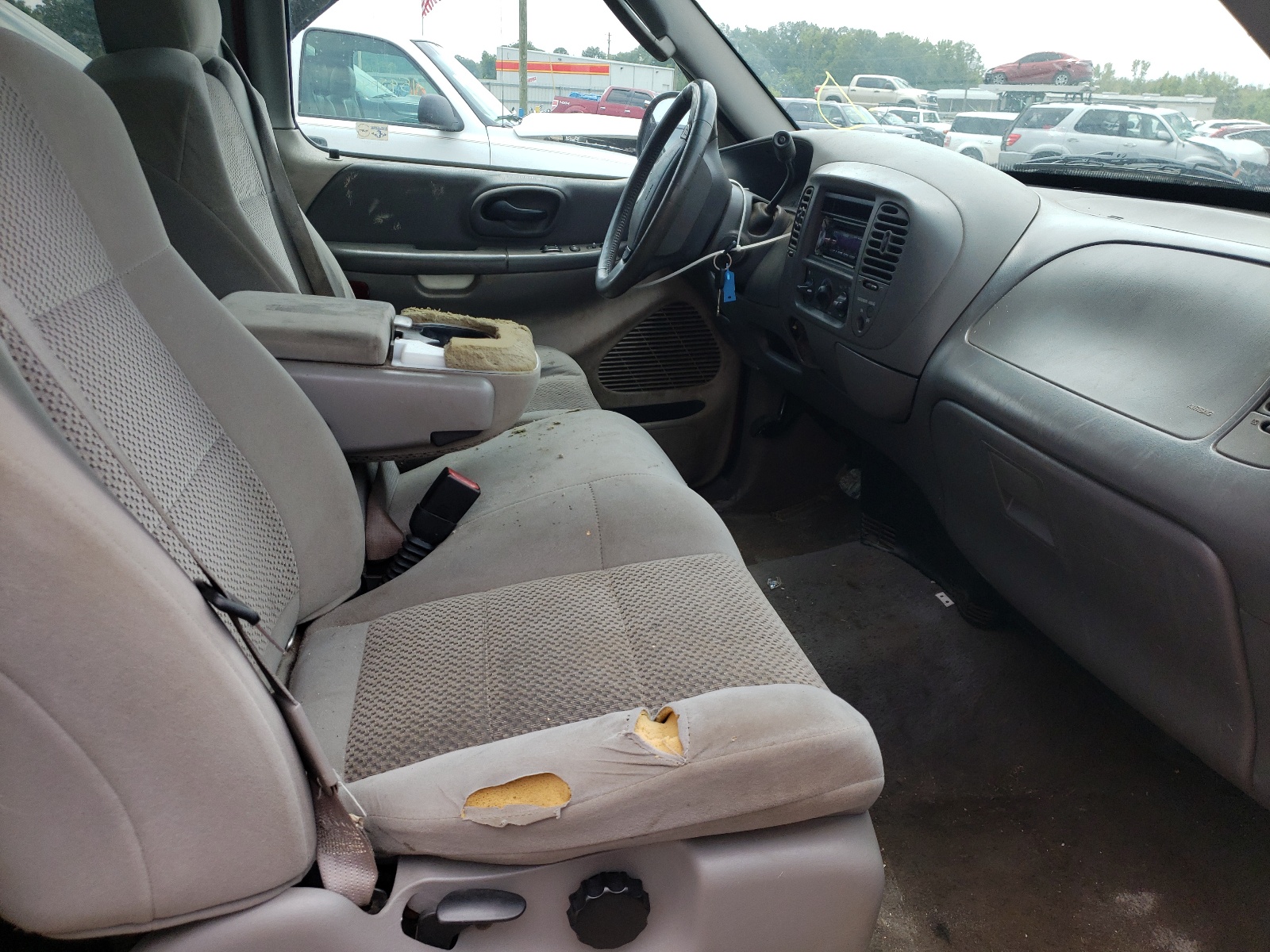 Photo 5 from auction – 2004 FORD F-150 HERI with VIN 2FTRX17W94CA13301