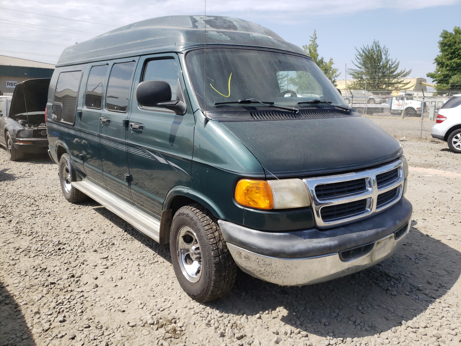 Photo 1 from auction – 1999 DODGE RAM VAN B1 with VIN 2B6HB11Y4XK584083