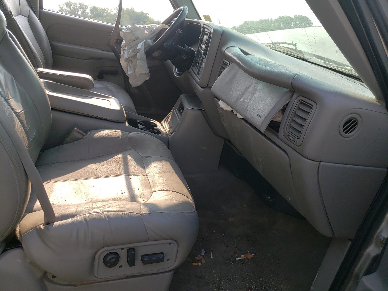 Photo 5 from auction – 2000 CHEVROLET SILVERADO with VIN 2GCEK19T0Y1158227