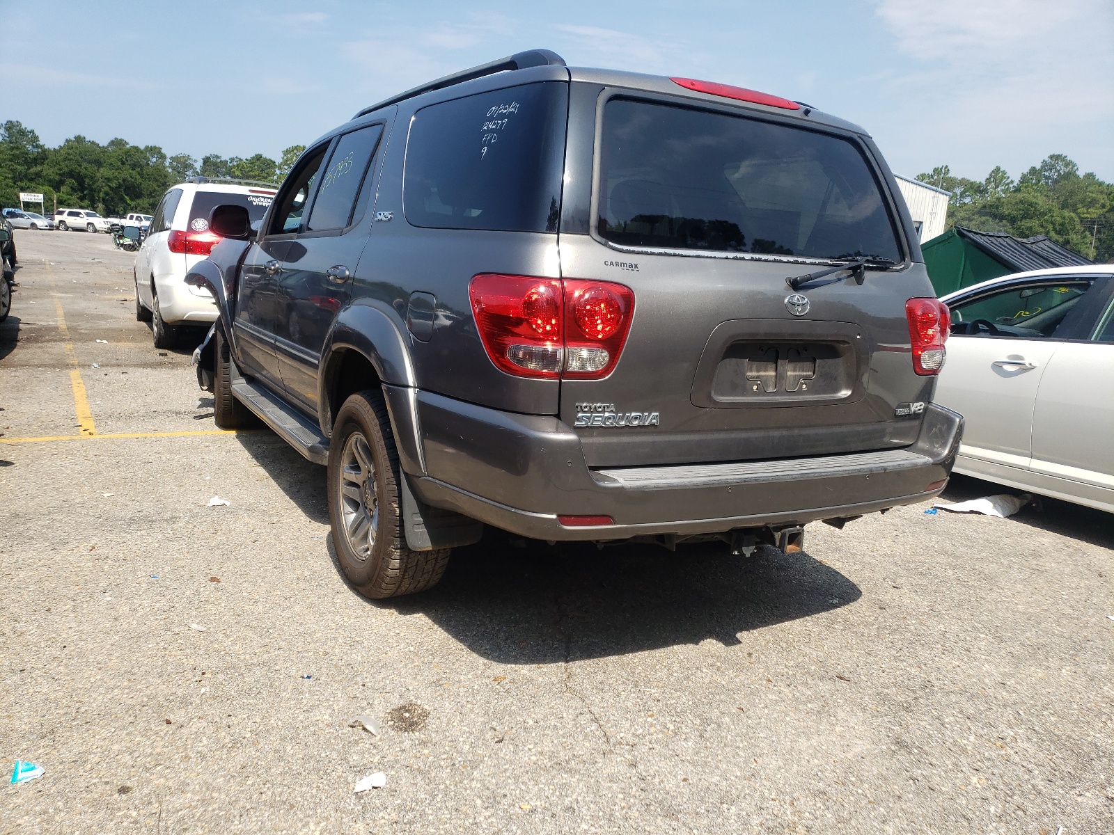 Photo 3 from auction – 2005 TOYOTA SEQUOIA SR with VIN 5TDZT34A85S259276