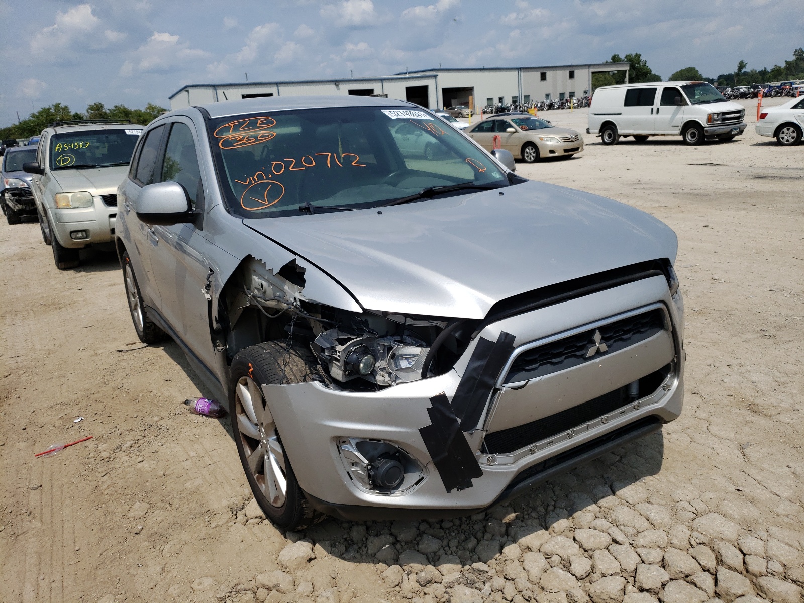 MITSUBISHI OUTLANDER 2013 z numerem VIN 4A4AP3AU6DE020712 - Zdjęcie z aukcji