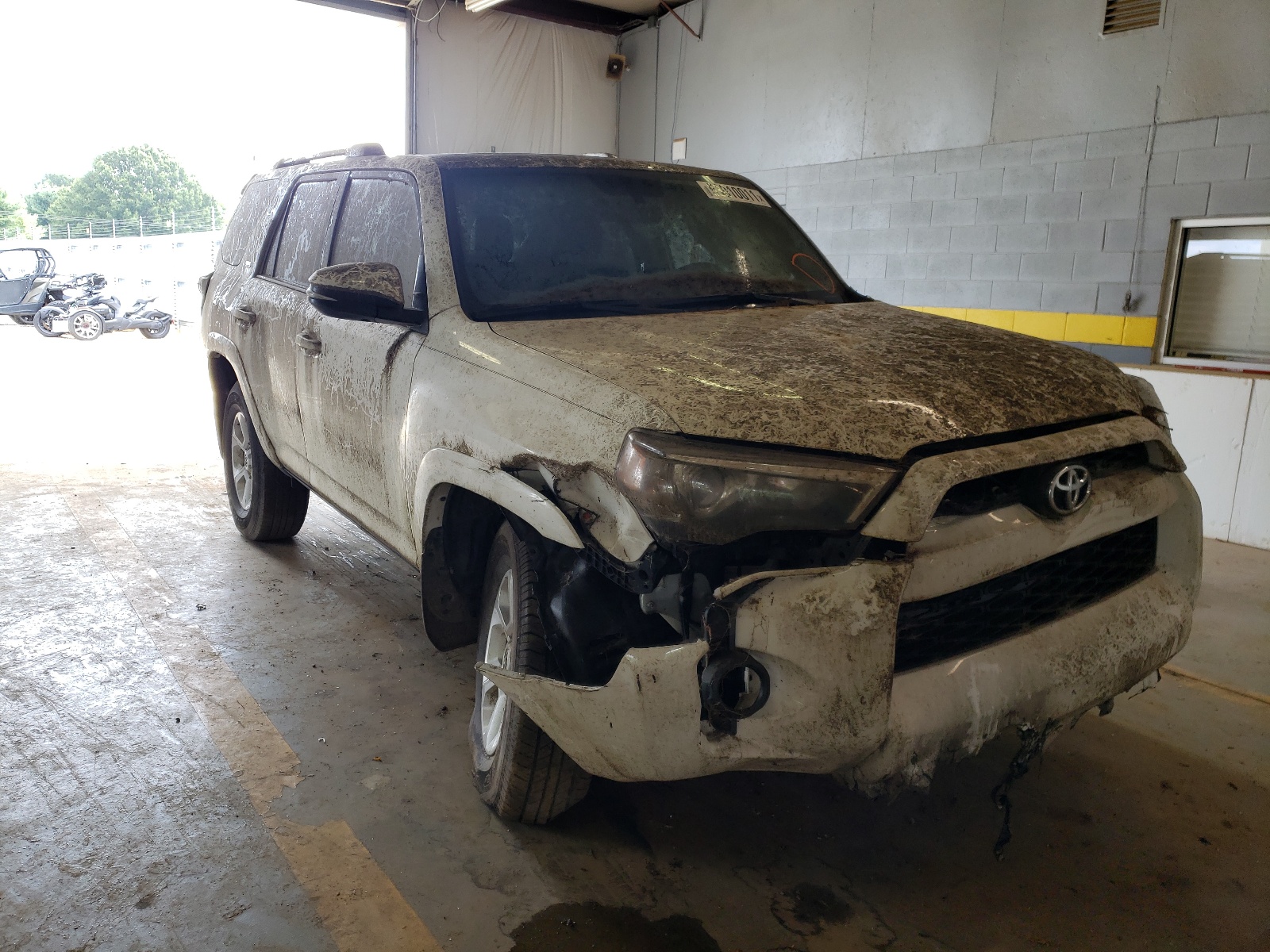 Photo 1 from auction – 2018 TOYOTA 4RUNNER SR with VIN JTEBU5JR5J5588999