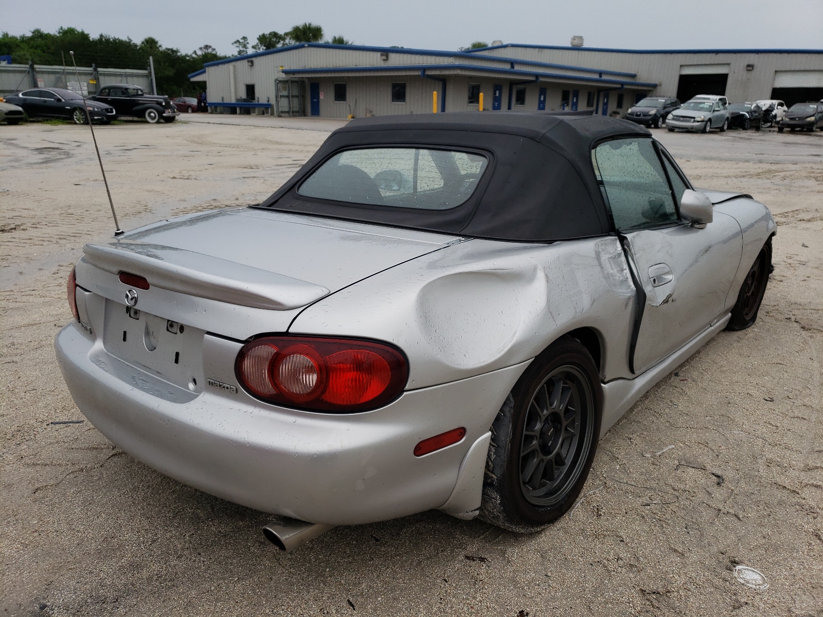 صورة رقم 4 من المزاد - 2003 MAZDA MX-5 MIATA مع VIN JM1NB353630304538