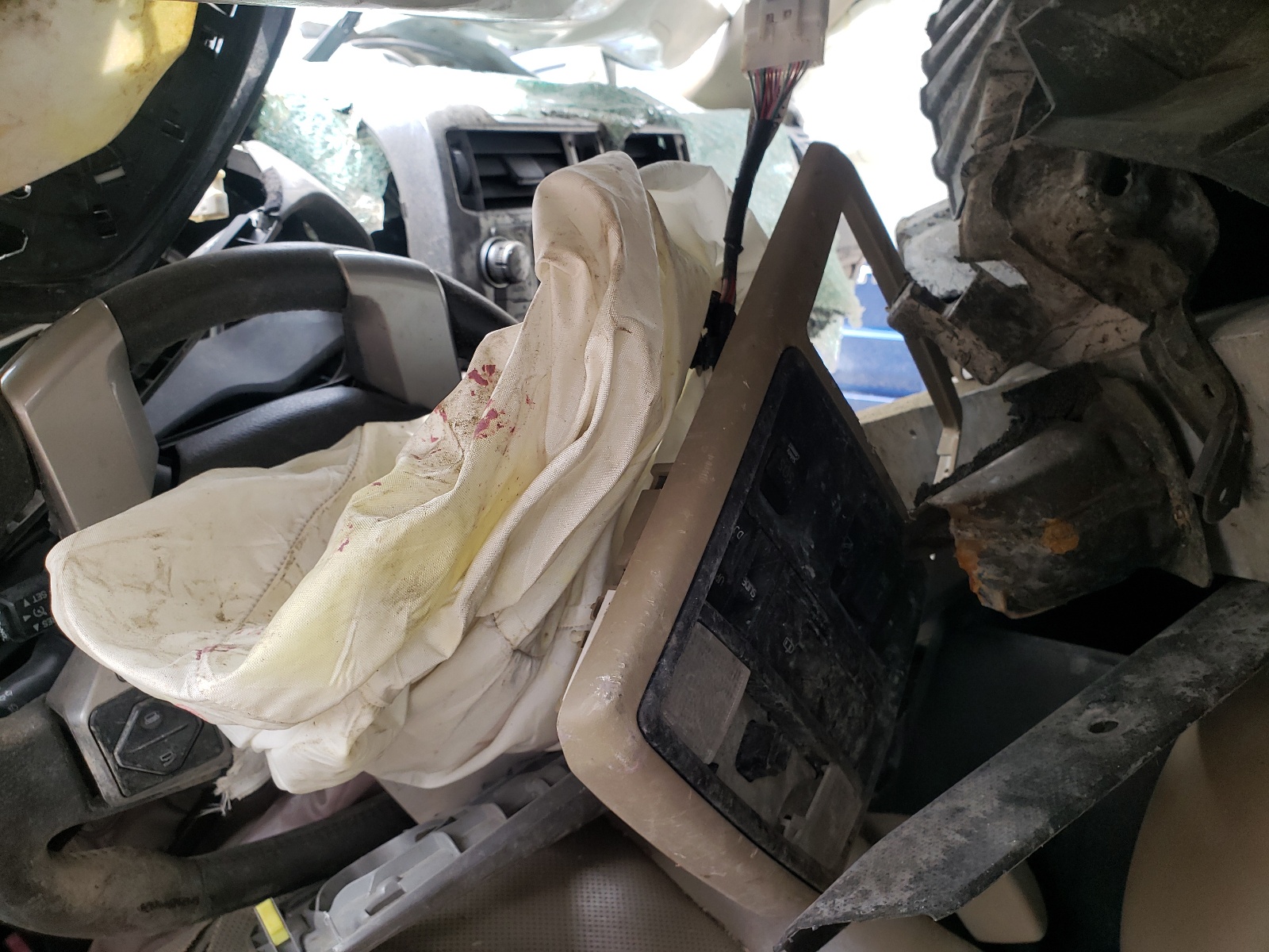 Photo 9 from auction – 2014 TOYOTA 4RUNNER SR with VIN JTEBU5JR9E5189714