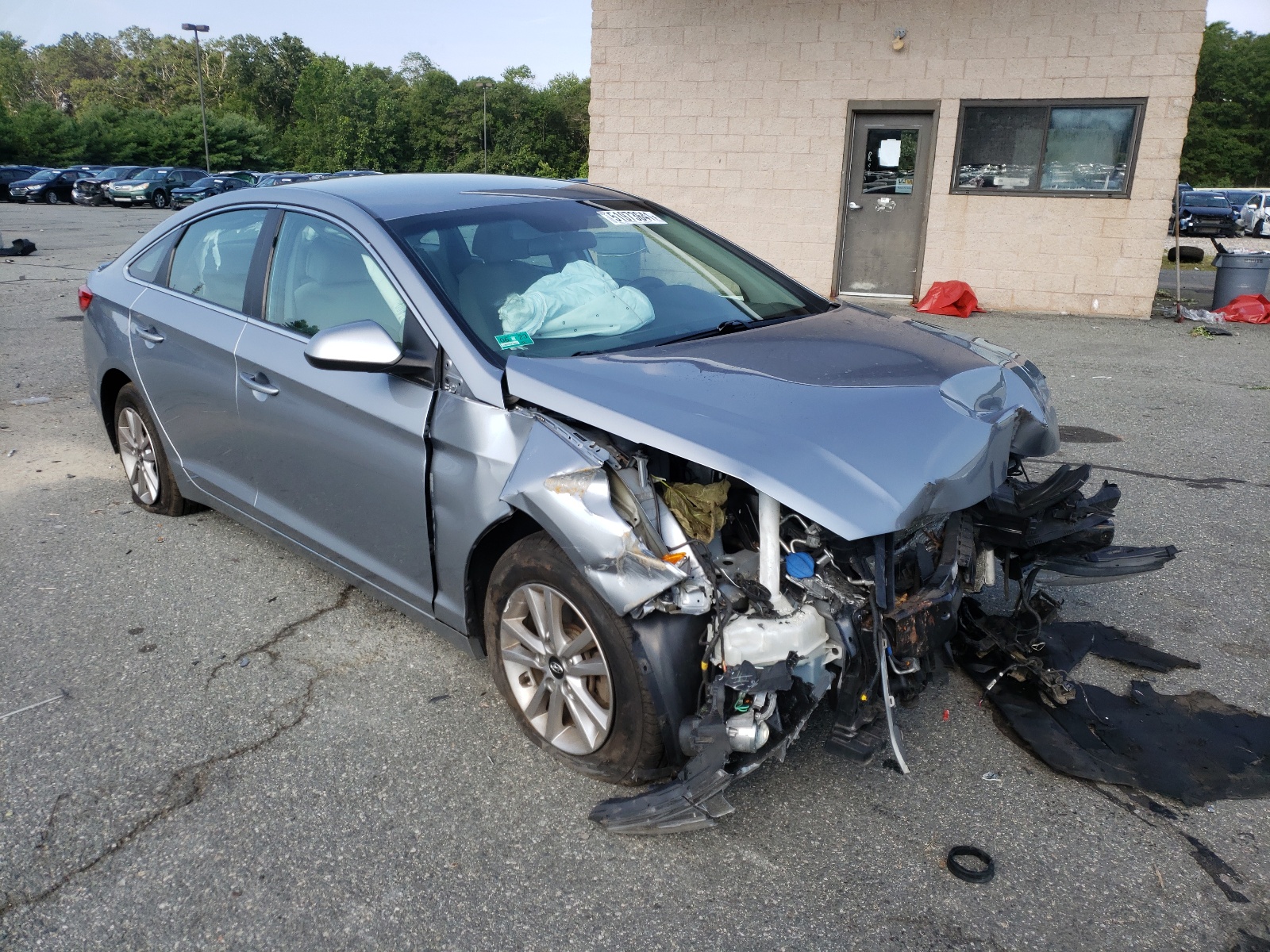 HYUNDAI SONATA SE 2015 with VIN 5NPE24AF1FH017055 - Photo from auction