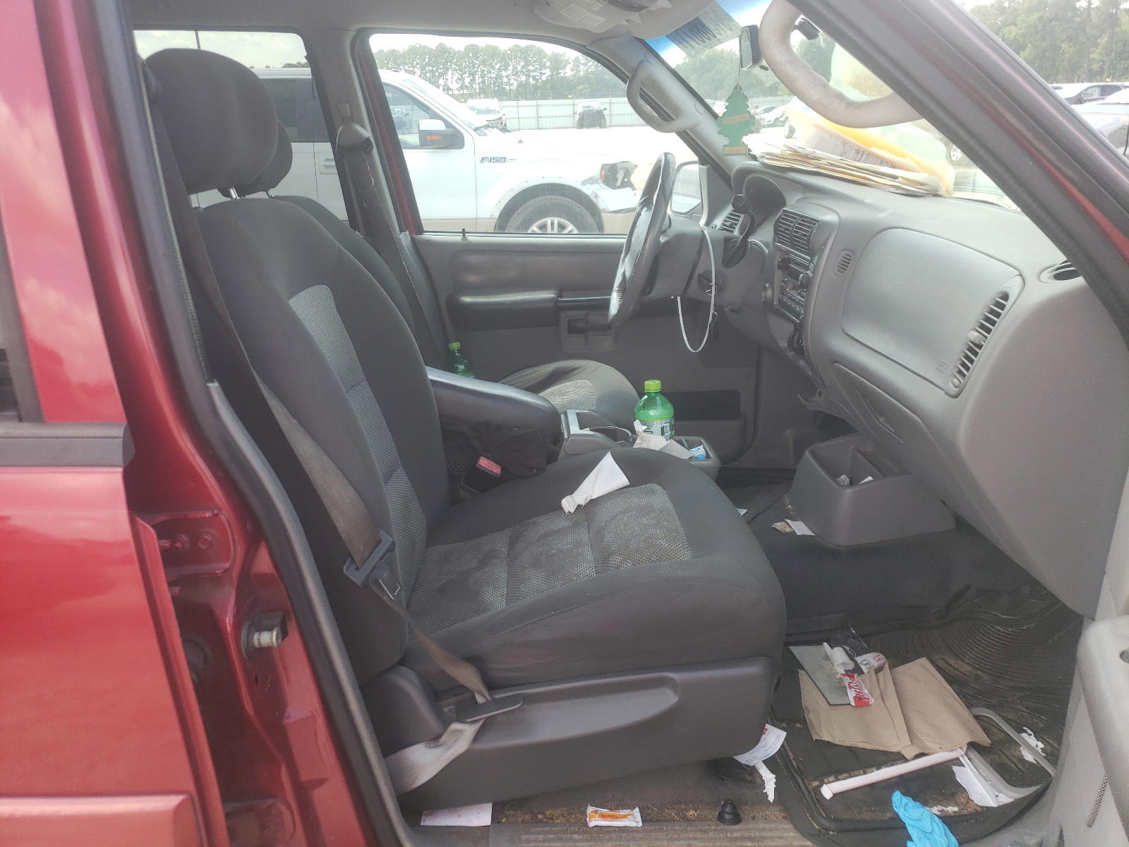 Photo 5 from auction – 2003 FORD EXPLORER S with VIN 1FMZU67E83UA17606