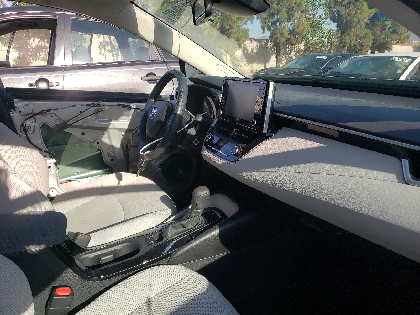 Photo 5 from auction – 2020 TOYOTA COROLLA LE with VIN 5YFEPRAE0LP073671