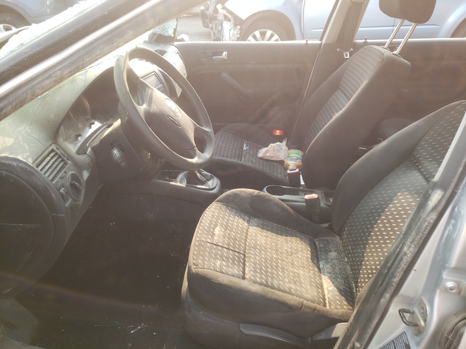 Photo 5 from auction – 2004 VOLKSWAGEN JETTA GL with VIN 3VWRK69MX4M138929
