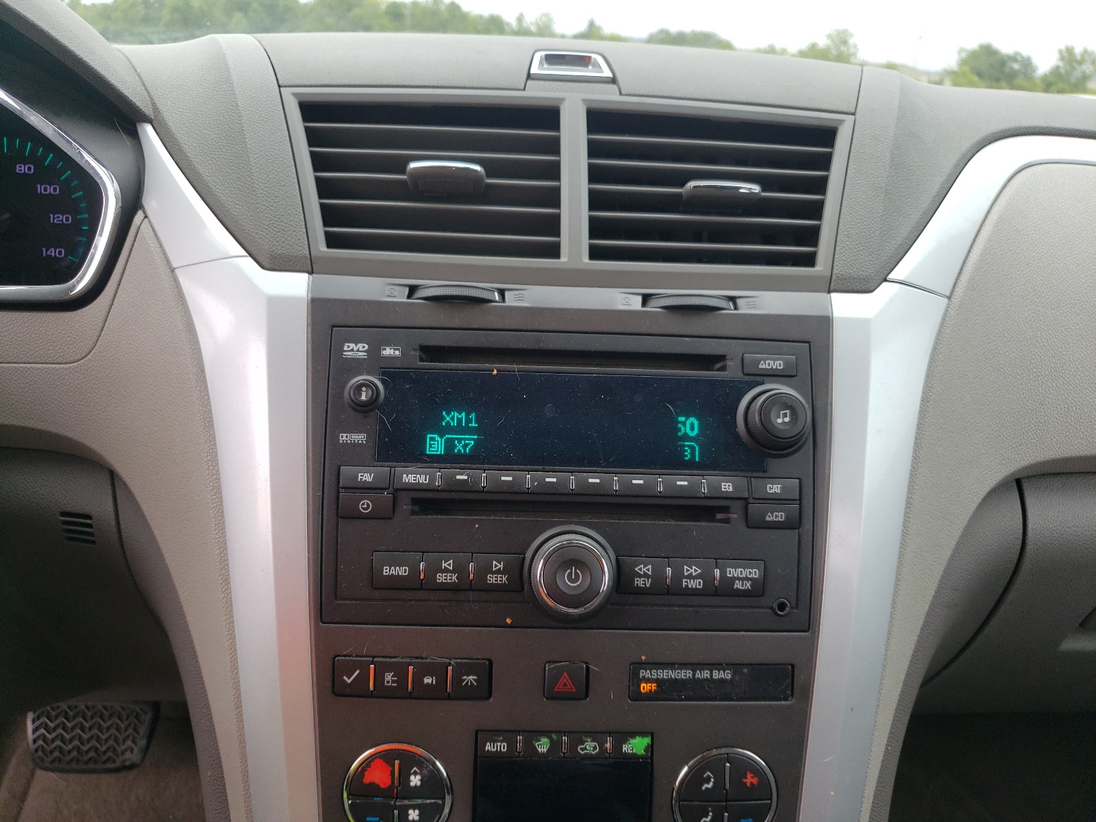 Photo 9 from auction – 2011 CHEVROLET TRAVERSE L with VIN 1GNKRGEDXBJ259117