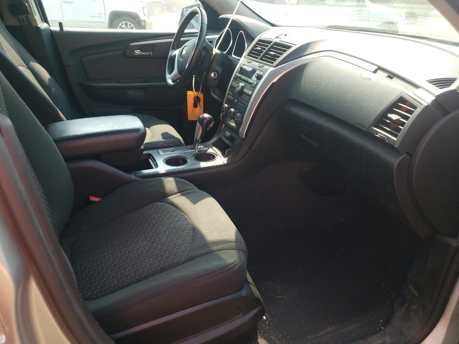 Photo 5 from auction – 2011 CHEVROLET TRAVERSE L with VIN 1GNKRGED1BJ413066