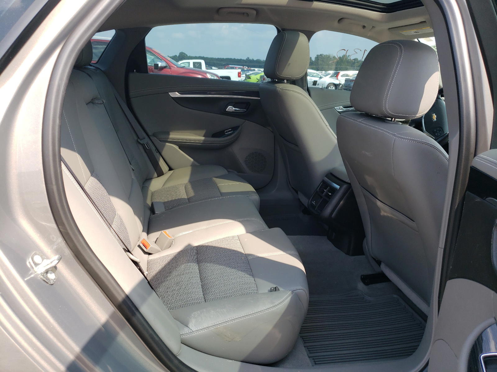 Photo 6 from auction – 2018 CHEVROLET IMPALA LT with VIN 2G1105S37J9106440