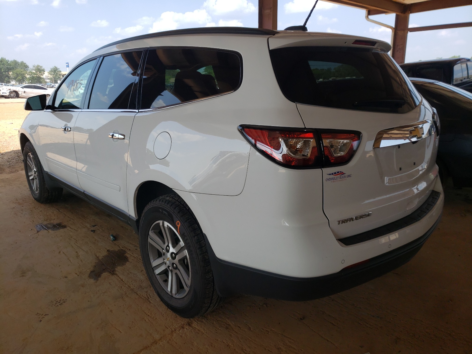 Photo 3 from auction – 2017 CHEVROLET TRAVERSE L with VIN 1GNKRGKD8HJ228817