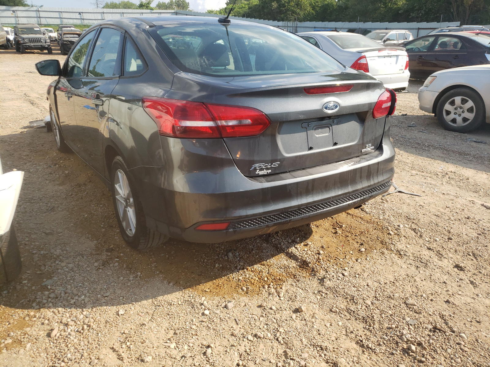 Photo 3 from auction – 2016 FORD FOCUS SE with VIN 1FADP3F29GL238144