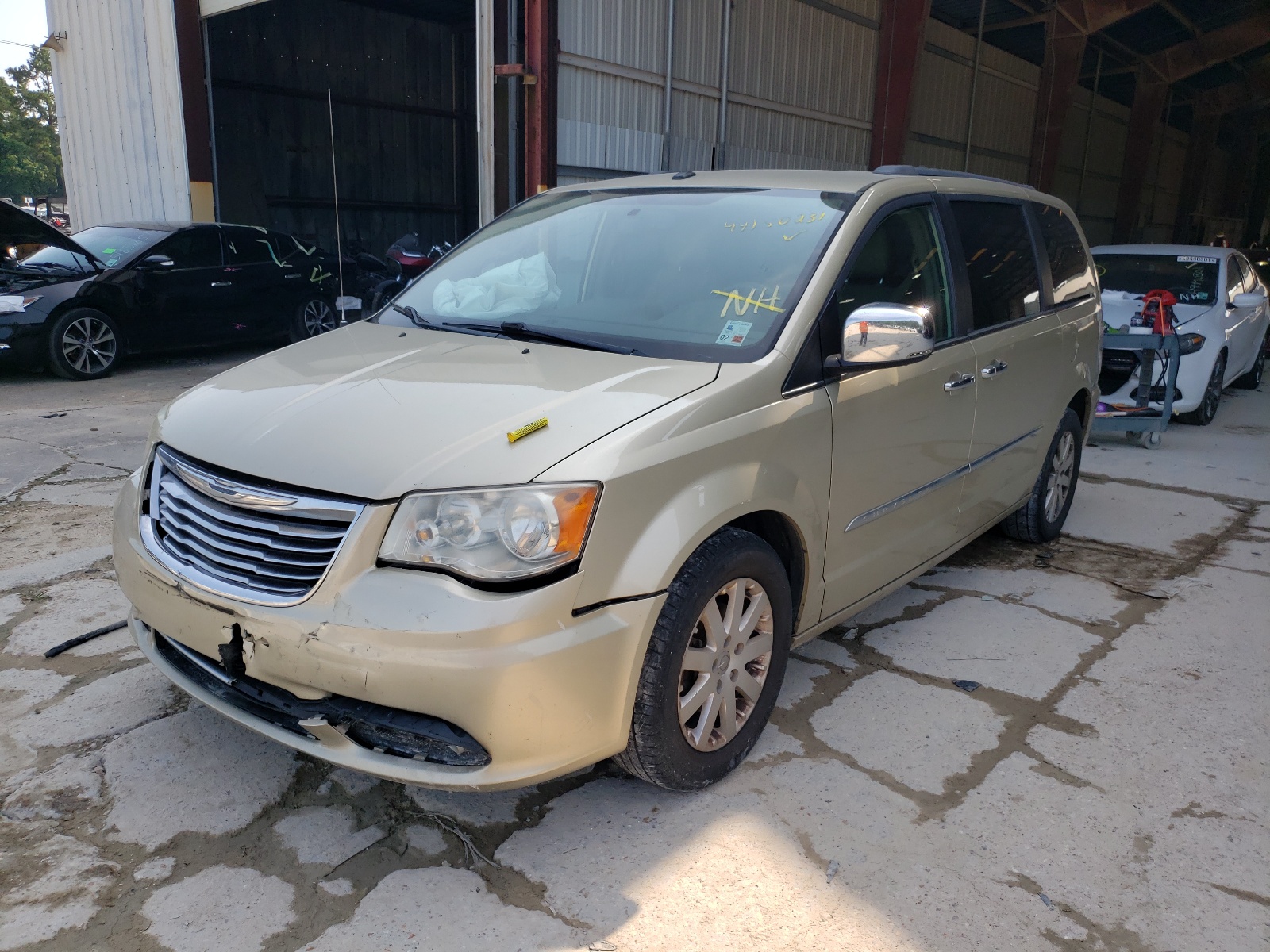 Фото 2 с аукциона – 2011 CHRYSLER TOWN & COU с VIN 2A4RR8DG7BR705013