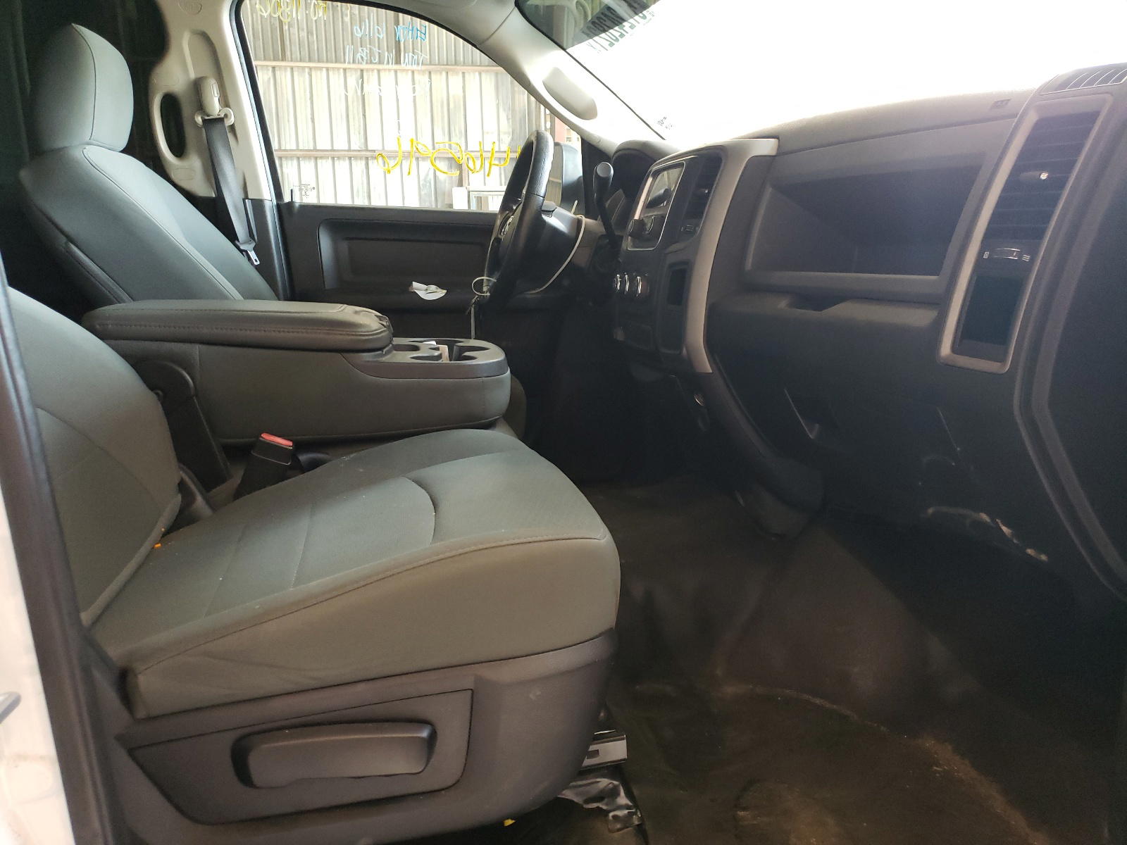 Photo 18 from auction – 2015 RAM 1500 ST with VIN 3C6RR6KTXFG604240