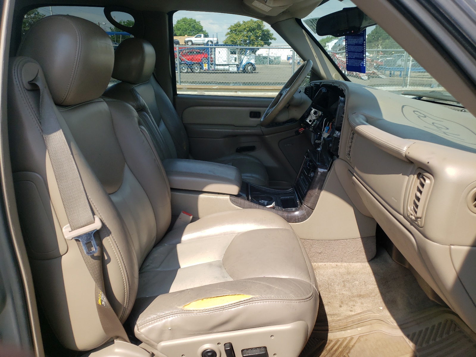 Photo 5 from auction – 2004 GMC YUKON DENA with VIN 1GKEK63U34J254145