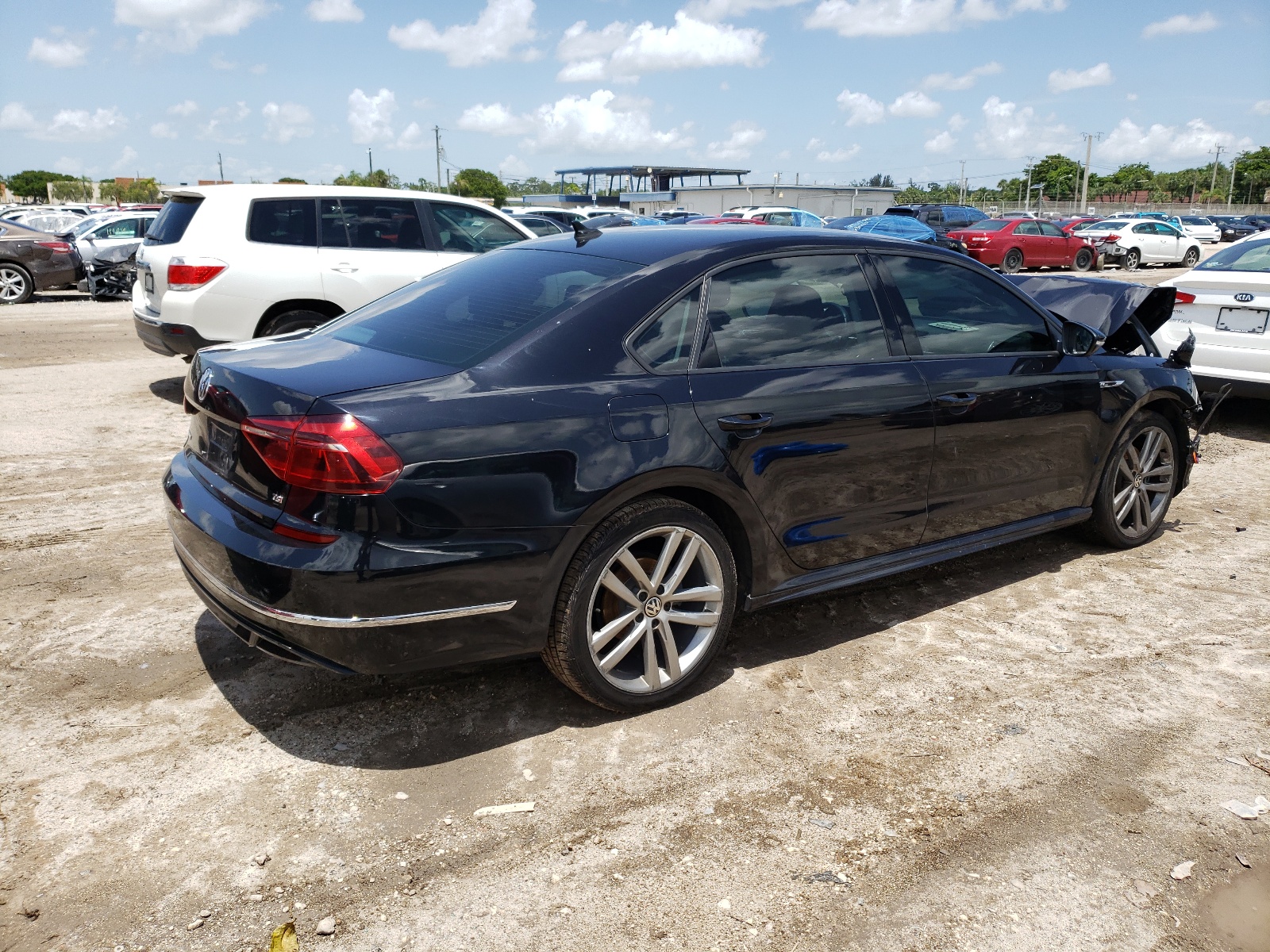 Photo 4 from auction – 2018 VOLKSWAGEN PASSAT S with VIN 1VWAA7A32JC026308