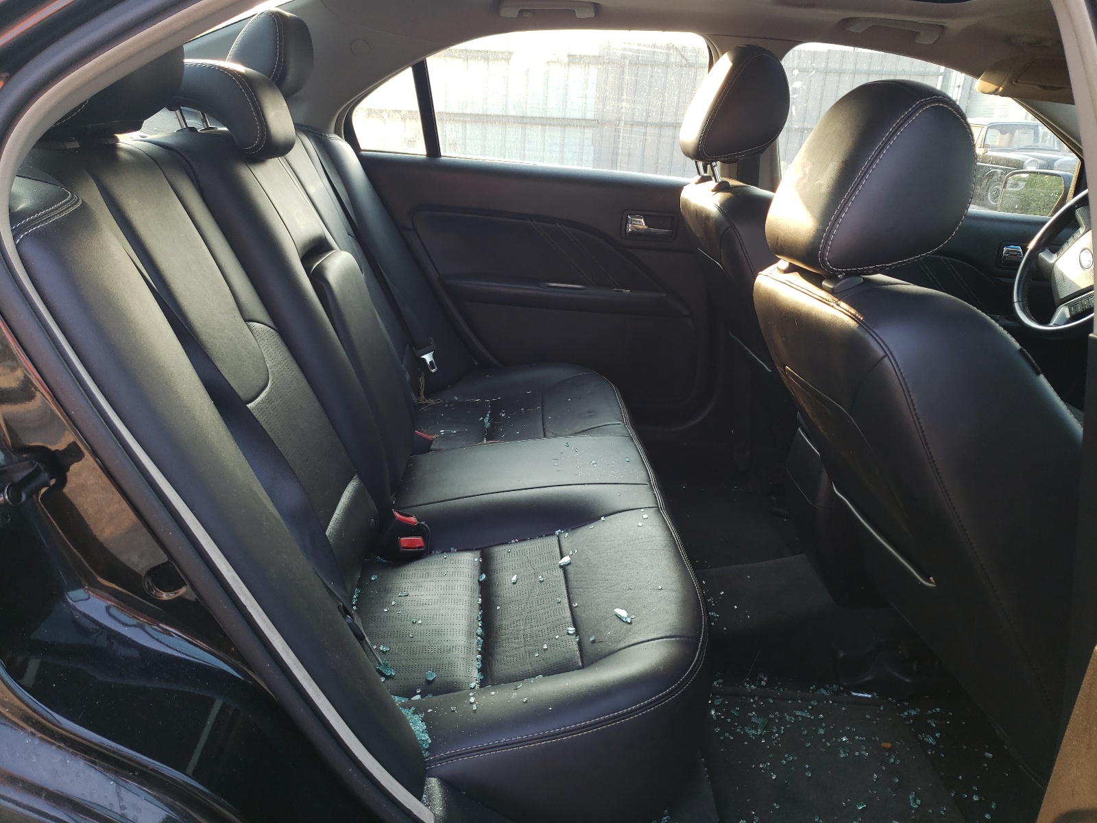 Photo 6 from auction – 2011 FORD FUSION SPO with VIN 3FAHP0KC3BR125878