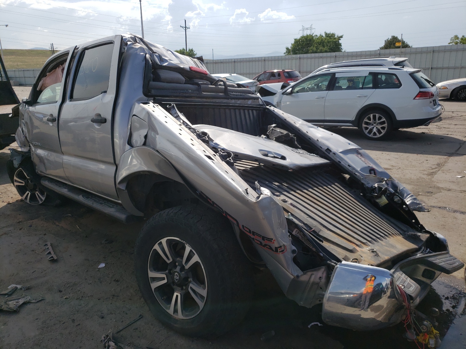 Photo 3 from auction – 2015 TOYOTA TACOMA DOU with VIN 5TFLU4EN5FX139697