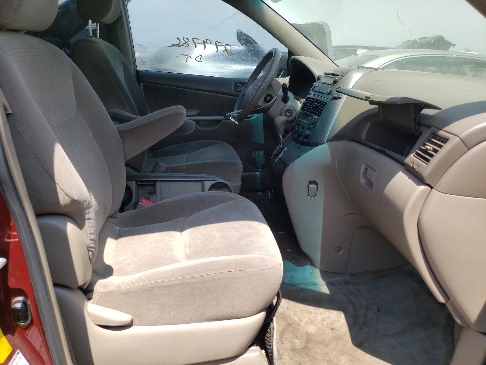 Photo 5 from auction – 2006 TOYOTA SIENNA LE with VIN 5TDBA23C46S067116