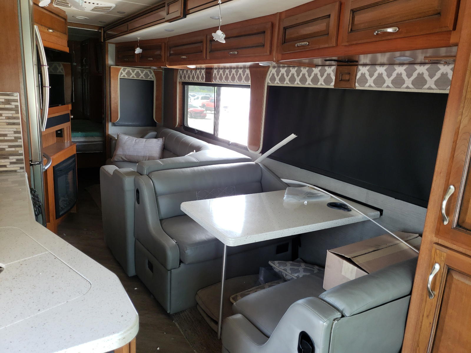 Photo 8 from auction – 2018 FLEETWOOD BOUNDER with VIN 1F66F5DY6H0A15042