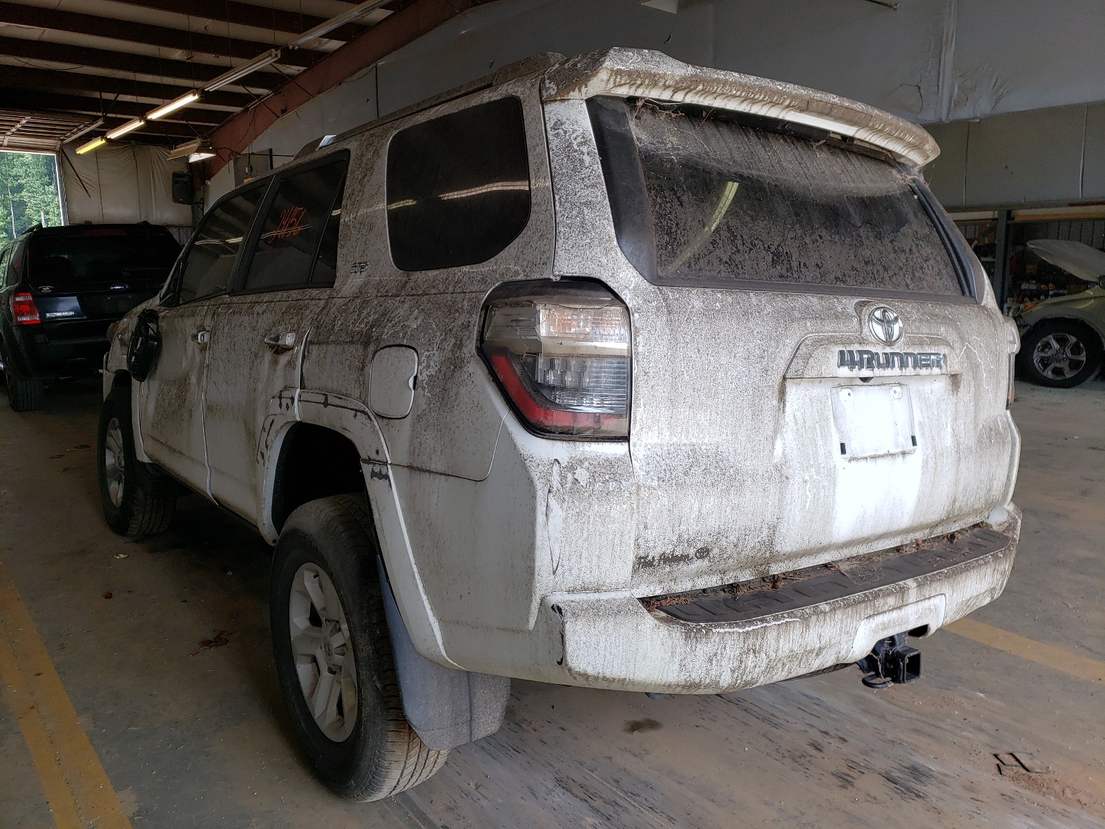Photo 3 from auction – 2018 TOYOTA 4RUNNER SR with VIN JTEBU5JR5J5588999