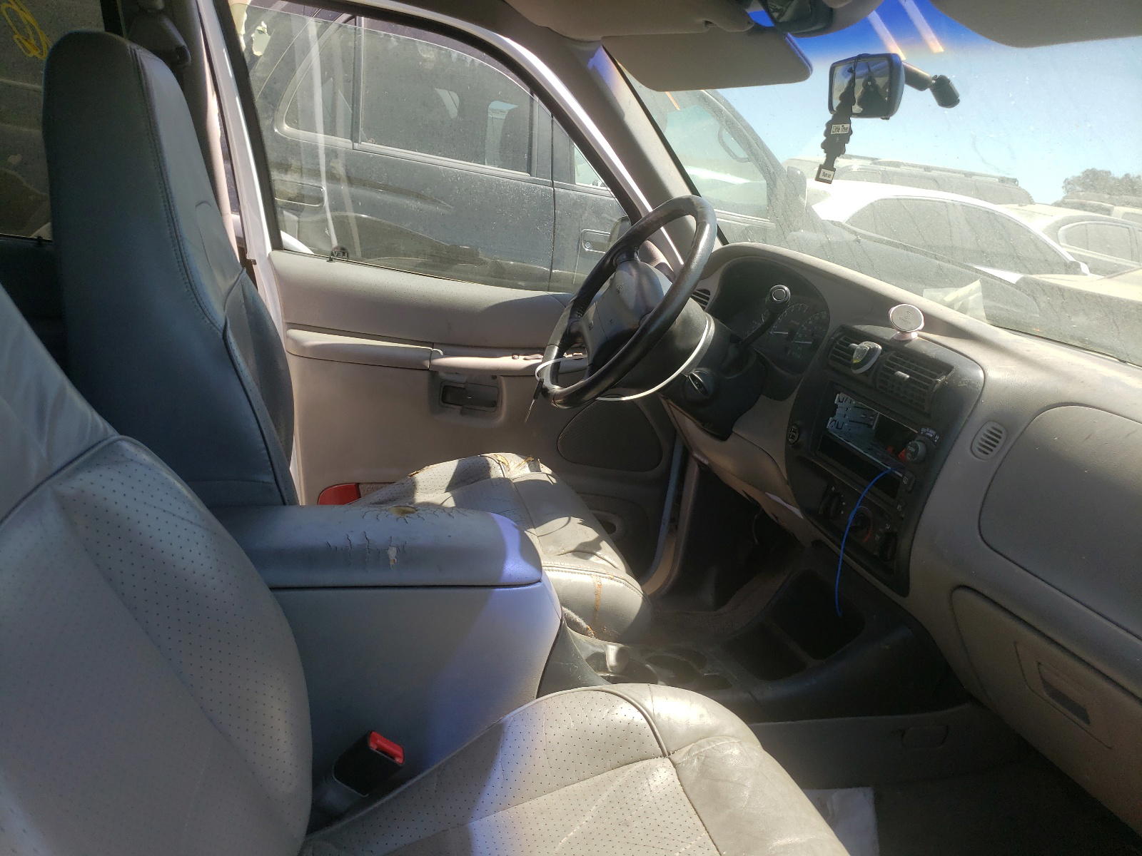 Photo 5 from auction – 1998 FORD EXPLORER with VIN 1FMZU32E1WZB35543