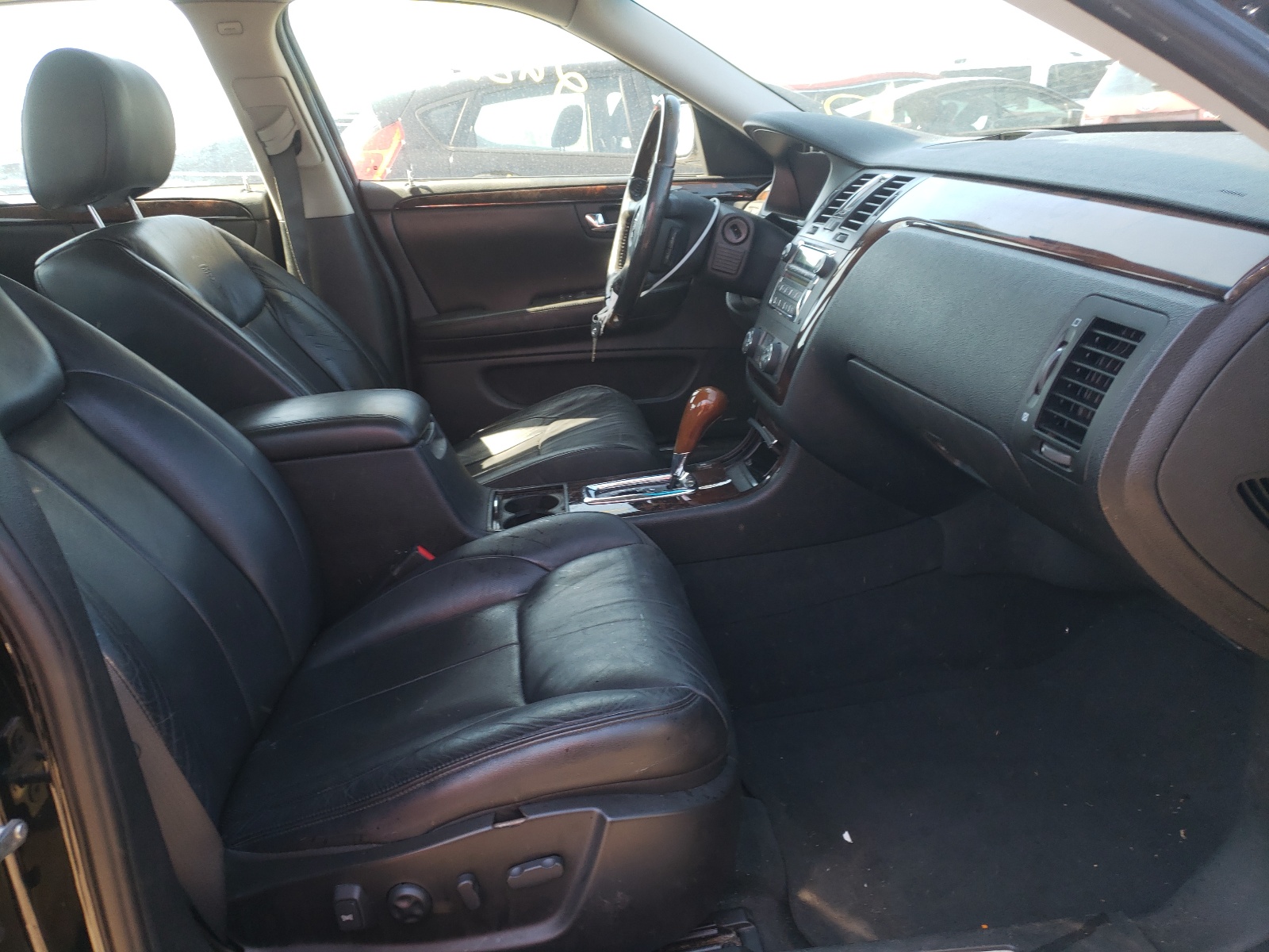 Photo 5 from auction – 2008 CADILLAC DTS with VIN 1G6KD57Y48U166793