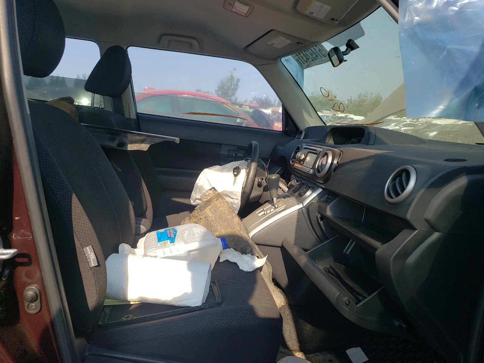 Photo 5 from auction – 2010 TOYOTA SCION XB with VIN JTLZE4FE1A1106153