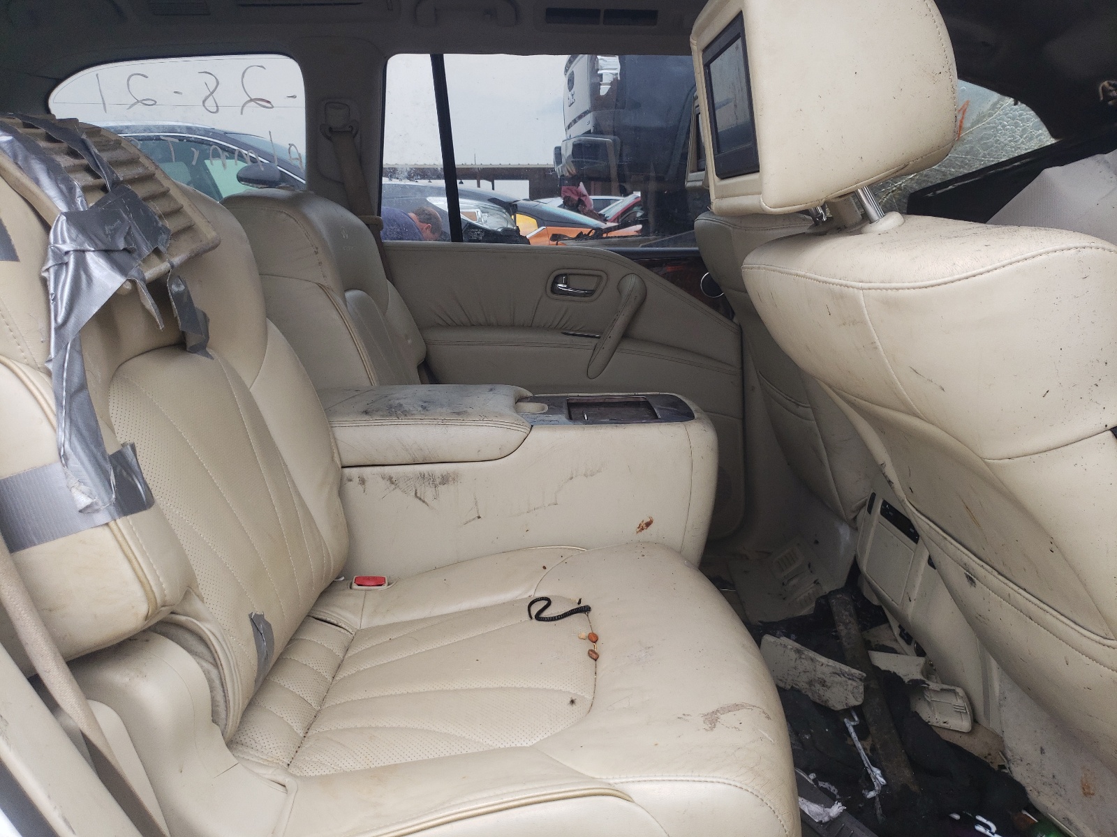 Photo 6 from auction – 2011 INFINITI QX56 with VIN JN8AZ2NE3B9006274