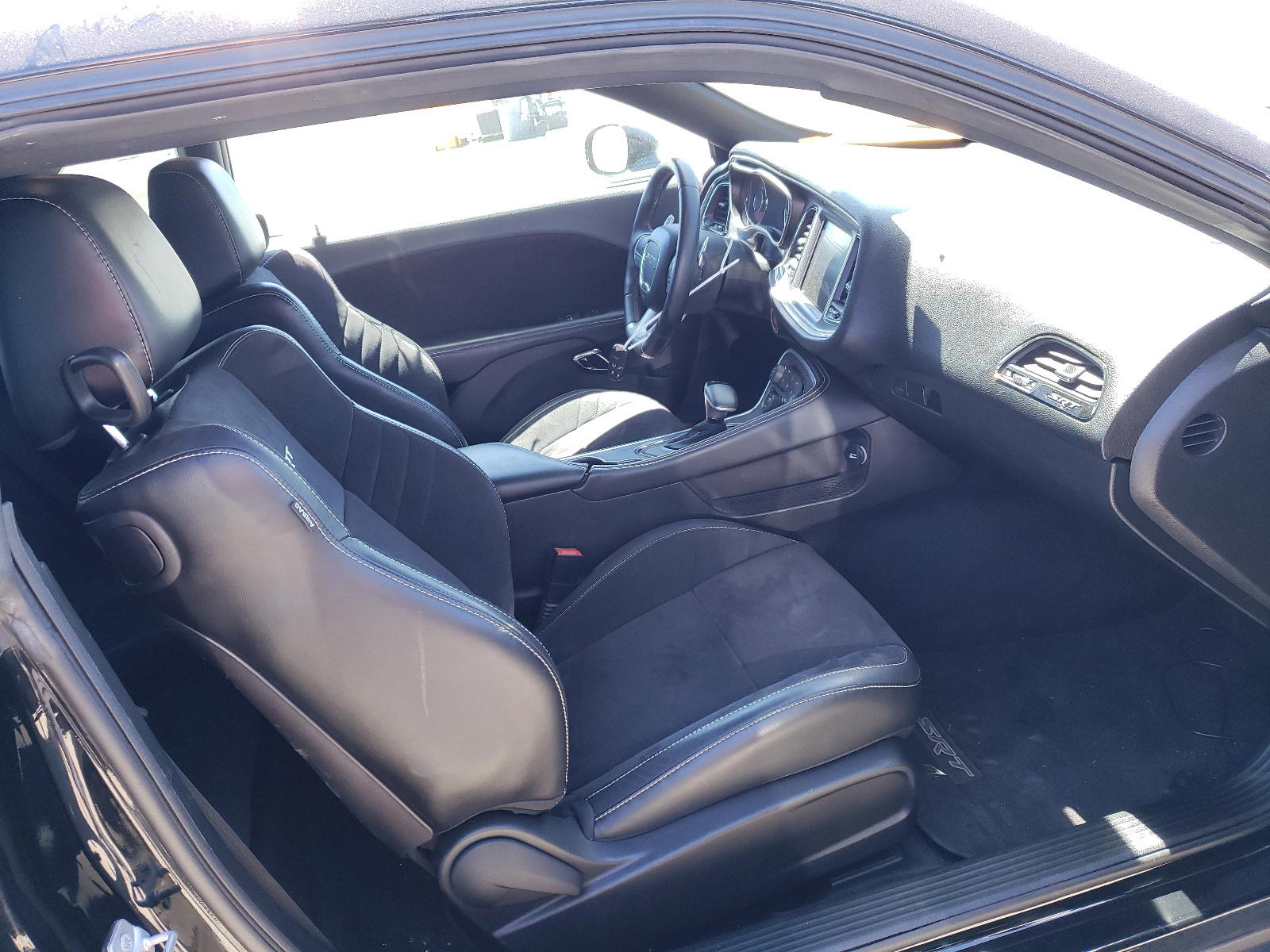 Photo 5 from auction – 2016 DODGE CHALLENGER with VIN 2C3CDZC98GH296802