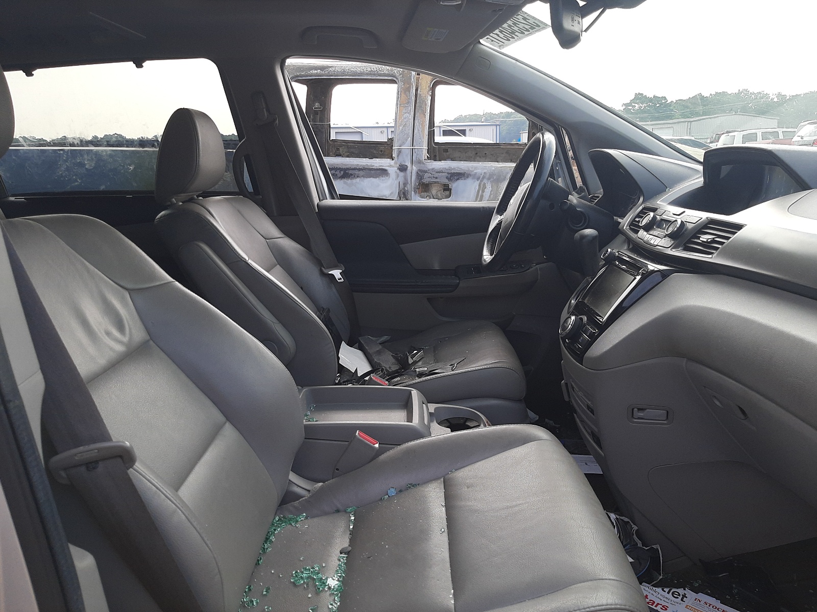 Photo 5 from auction – 2014 HONDA ODYSSEY EX with VIN 5FNRL5H60EB027647