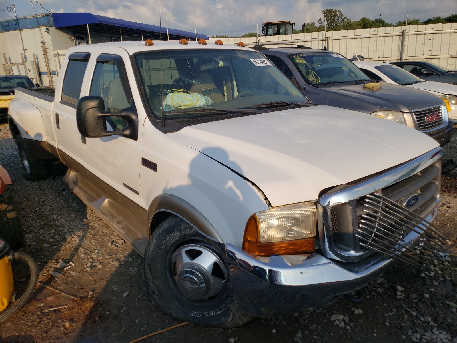 FORD F350 SUPER 2000 with VIN 1FTWW32F9YEE46688 - Photo from auction