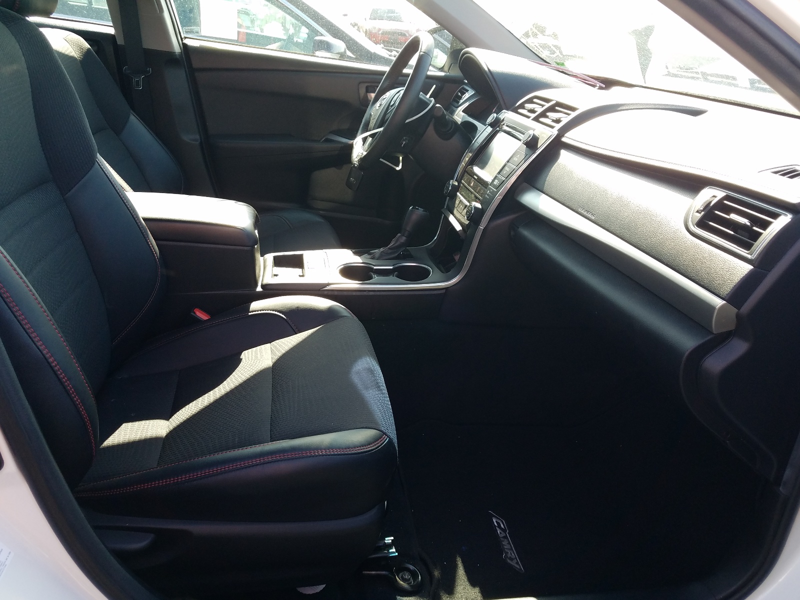 Photo 5 from auction – 2017 TOYOTA CAMRY with VIN 4T1BD1FK8HU228372
