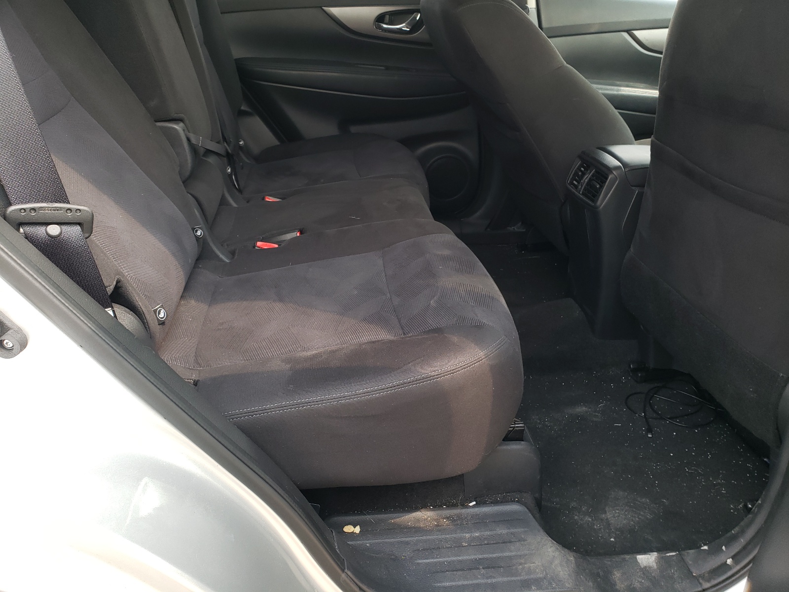 Photo 6 from auction – 2015 NISSAN ROGUE S with VIN KNMAT2MVXFP570410