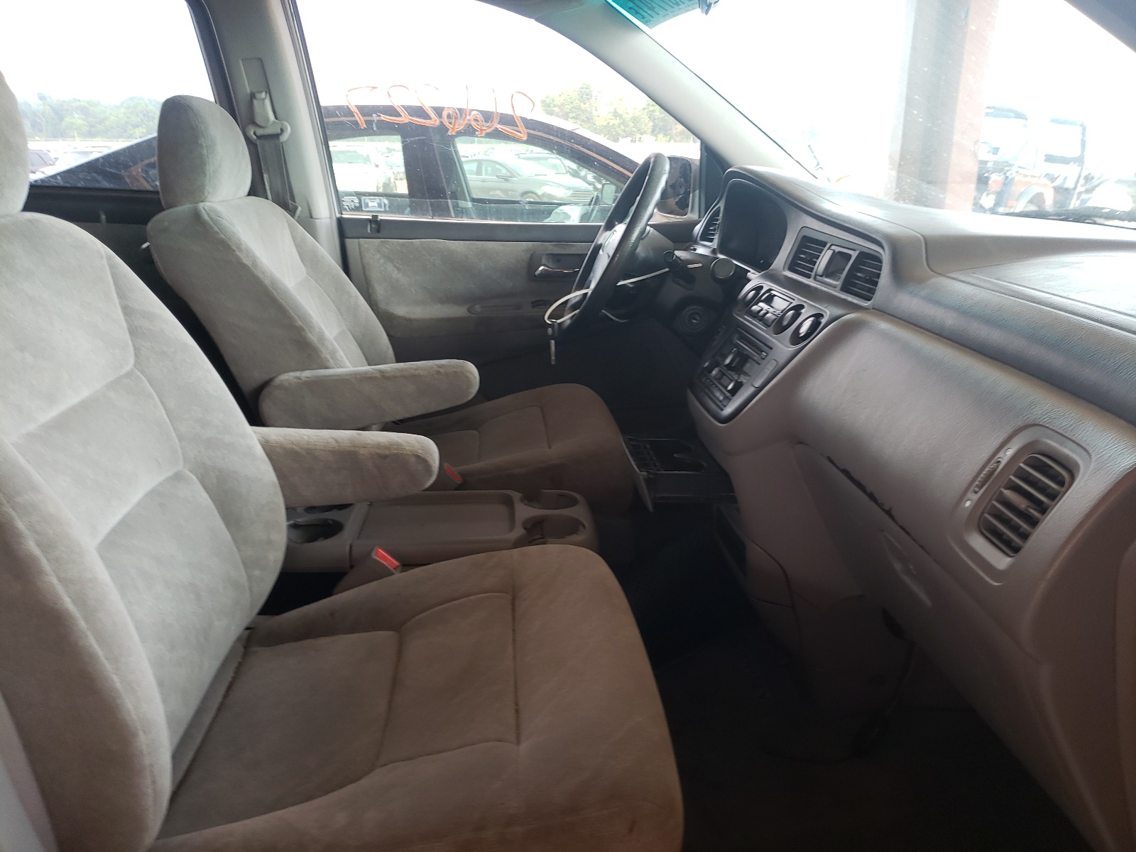Photo 5 from auction – 2004 HONDA ODYSSEY EX with VIN 5FNRL18824B105239
