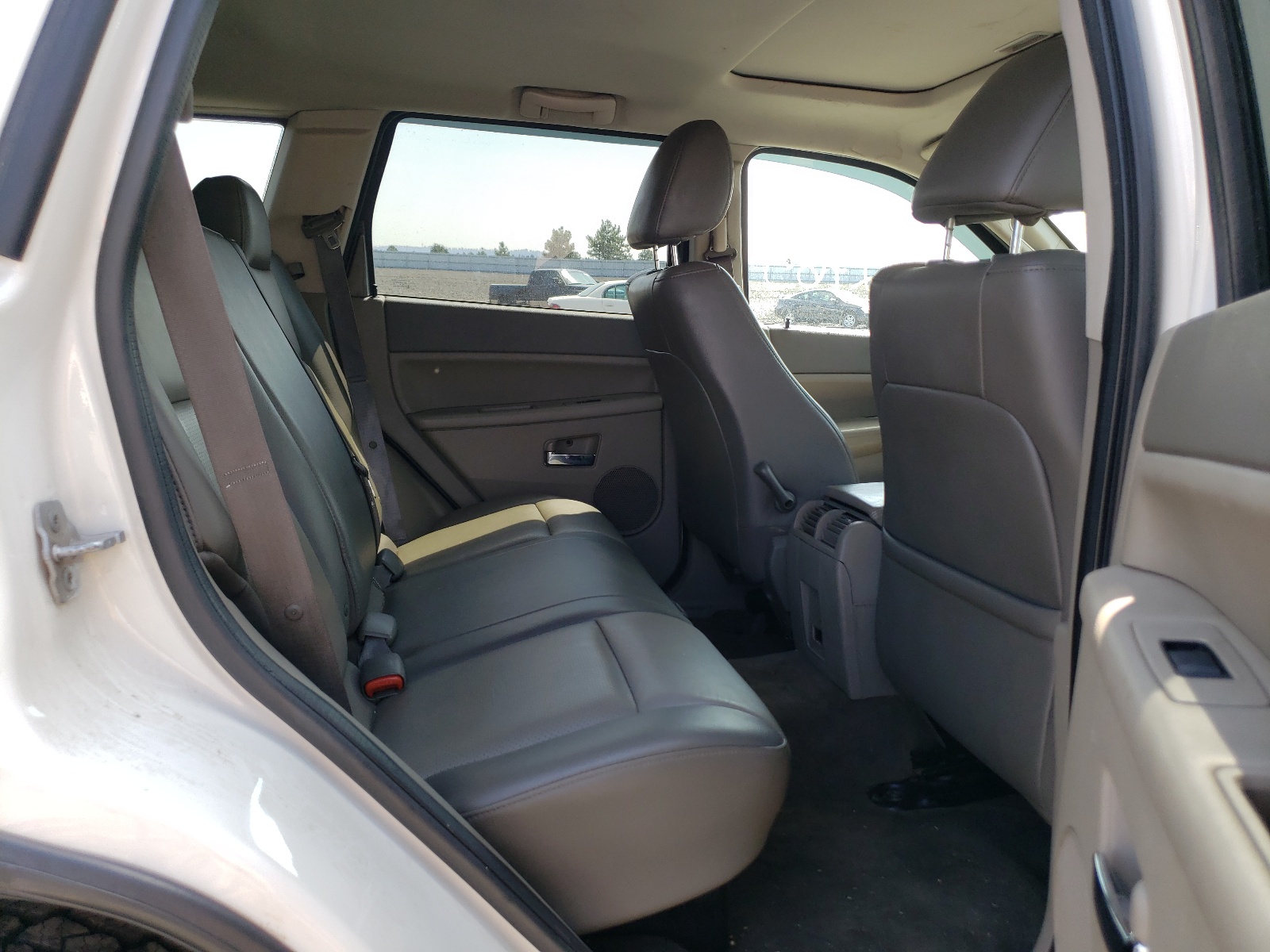 Photo 6 from auction – 2008 JEEP GRAND CHER with VIN 1J8HR48M68C505700