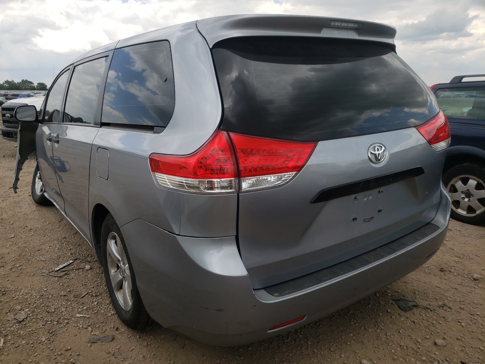 Photo 3 from auction – 2013 TOYOTA SIENNA with VIN 5TDZK3DCXDS374089