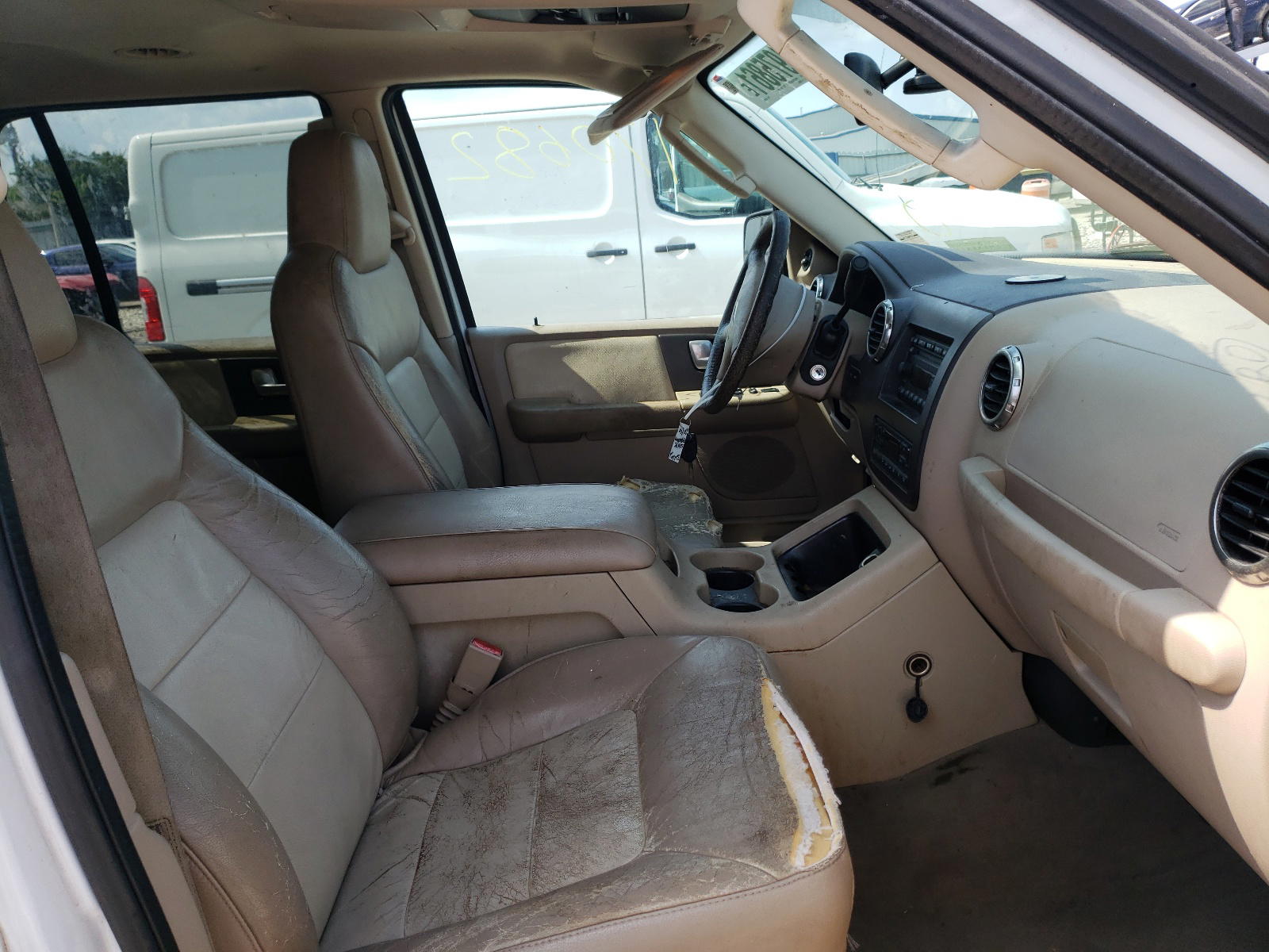 Photo 5 from auction – 2004 FORD EXPEDITION with VIN 1FMPU17L84LA12079