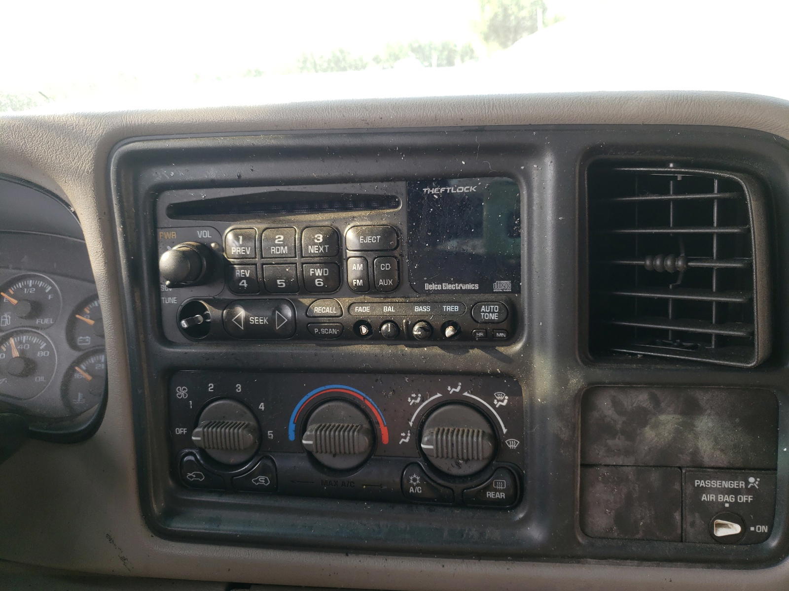 Photo 9 from auction – 2000 CHEVROLET SILVERADO with VIN 2GCEK19T0Y1158227