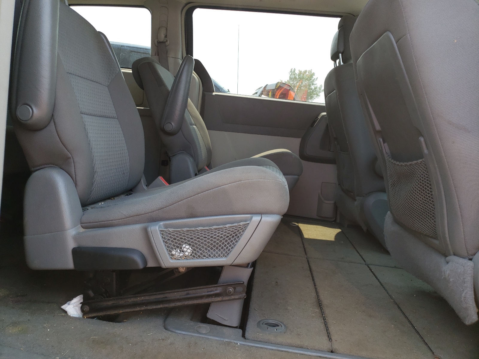 Photo 6 from auction – 2010 CHRYSLER TOWN & COU with VIN 2A4RR5D1XAR392032