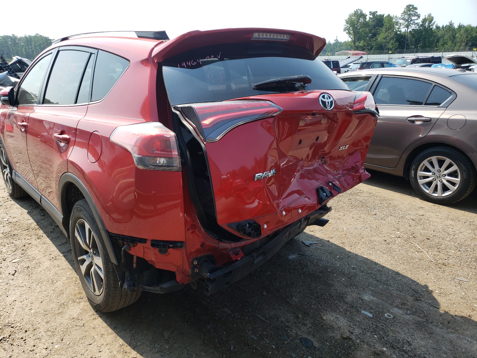 Photo 9 from auction – 2016 TOYOTA RAV4 XLE with VIN JTMWFREV4GJ075838