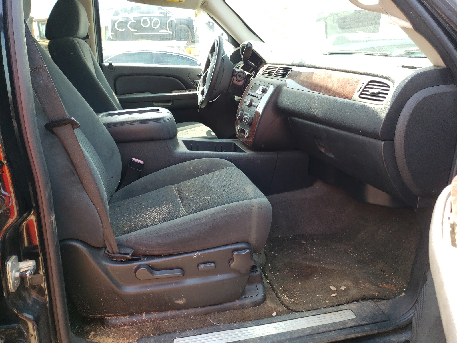 Photo 5 from auction – 2008 CHEVROLET SUBURBAN C with VIN 1GNFC16038R138029